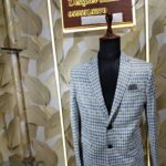 Stylish houndstooth patterned blazer