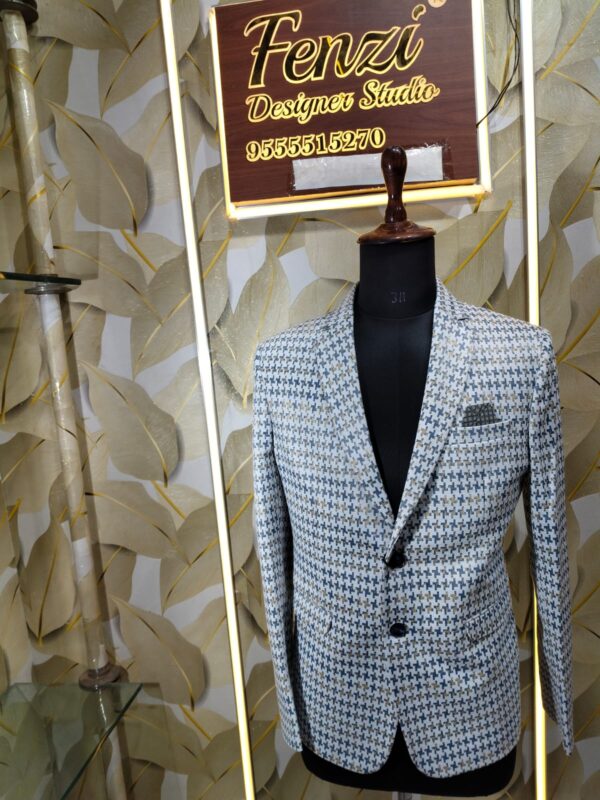 Stylish houndstooth patterned blazer