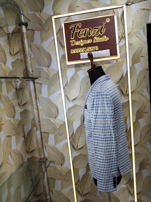 Stylish houndstooth patterned blazer